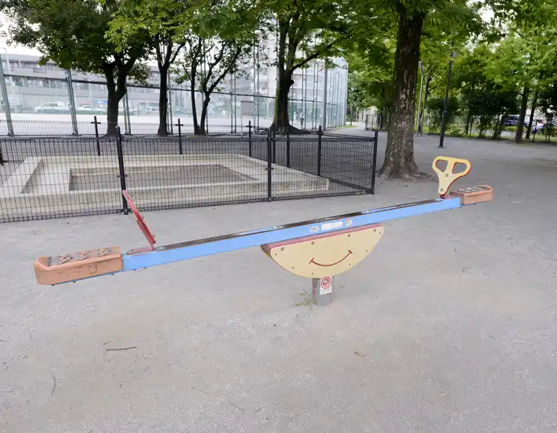 北宮城町公園のシーソー