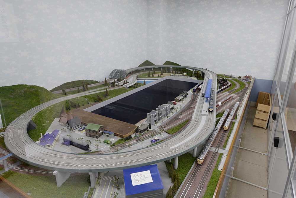 kitashikahama-exhibitionroom-2 展示室にある鉄道模型(北鹿浜公園)