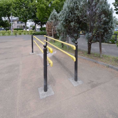 一輪車のりばにある手すり（北鹿浜公園）