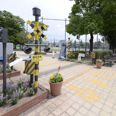 踏み切り（北鹿浜公園）