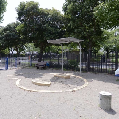フェンスで囲われた幼児コーナー（北鹿浜公園）