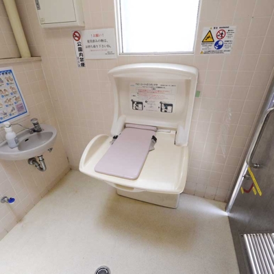 おむつ交換台（北鹿浜公園）