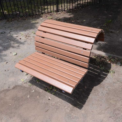 背伸ばしベンチ（北鹿浜公園）