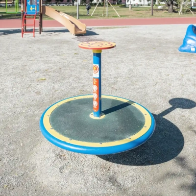 小菅東スポーツ公園の児童コーナーにある遊具