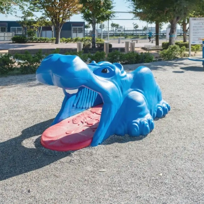 小菅東スポーツ公園の児童コーナーにある遊具