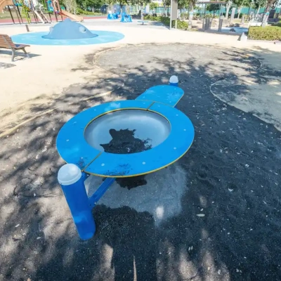 小菅東スポーツ公園の児童コーナーにある砂場