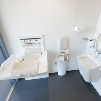 小菅東スポーツ公園のトイレにあるオムツ交換台