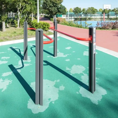 小菅東スポーツ公園にあるトレーニング器具