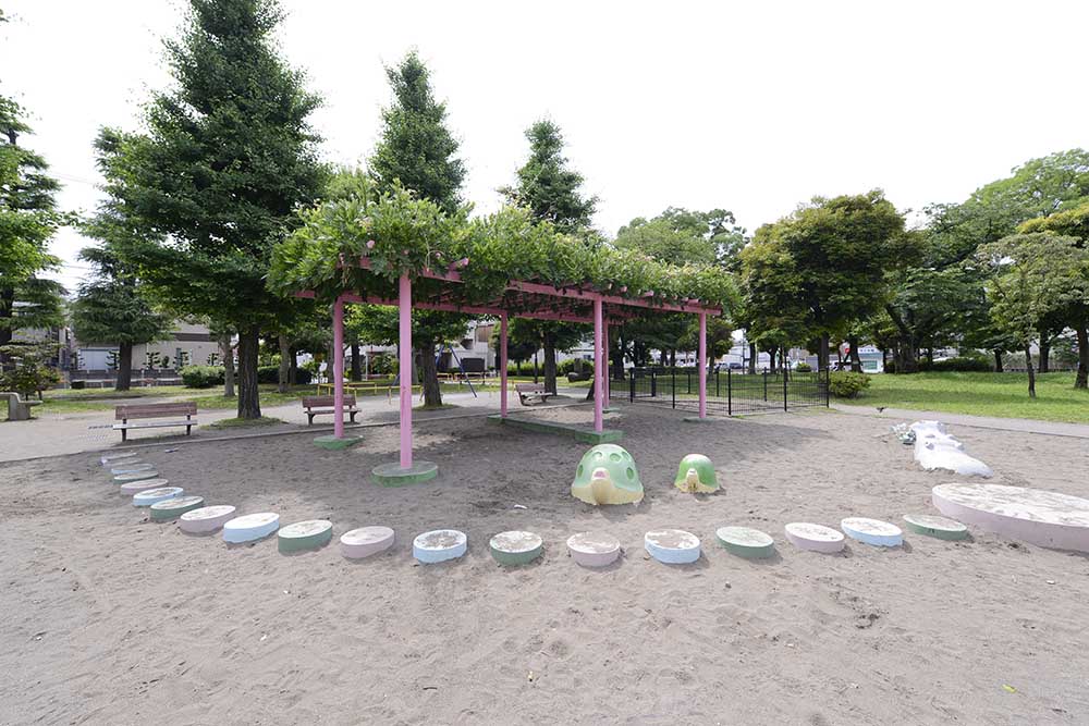 kuriroku-playground-equipment-13 広い砂場(栗六公園)