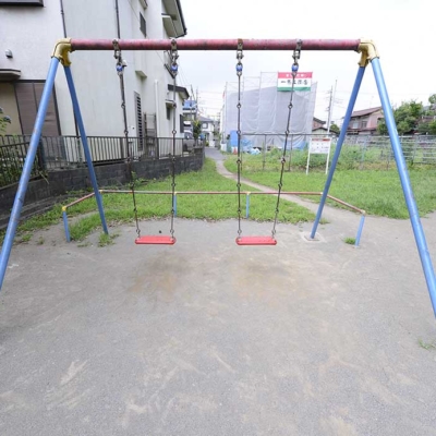 ブランコ（舎人二丁目児童遊園）