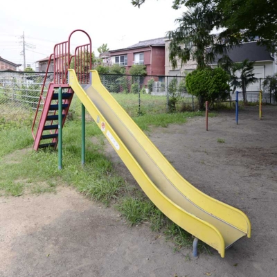 滑り台（舎人二丁目児童遊園）