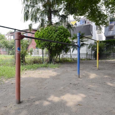 鉄棒（舎人二丁目児童遊園）