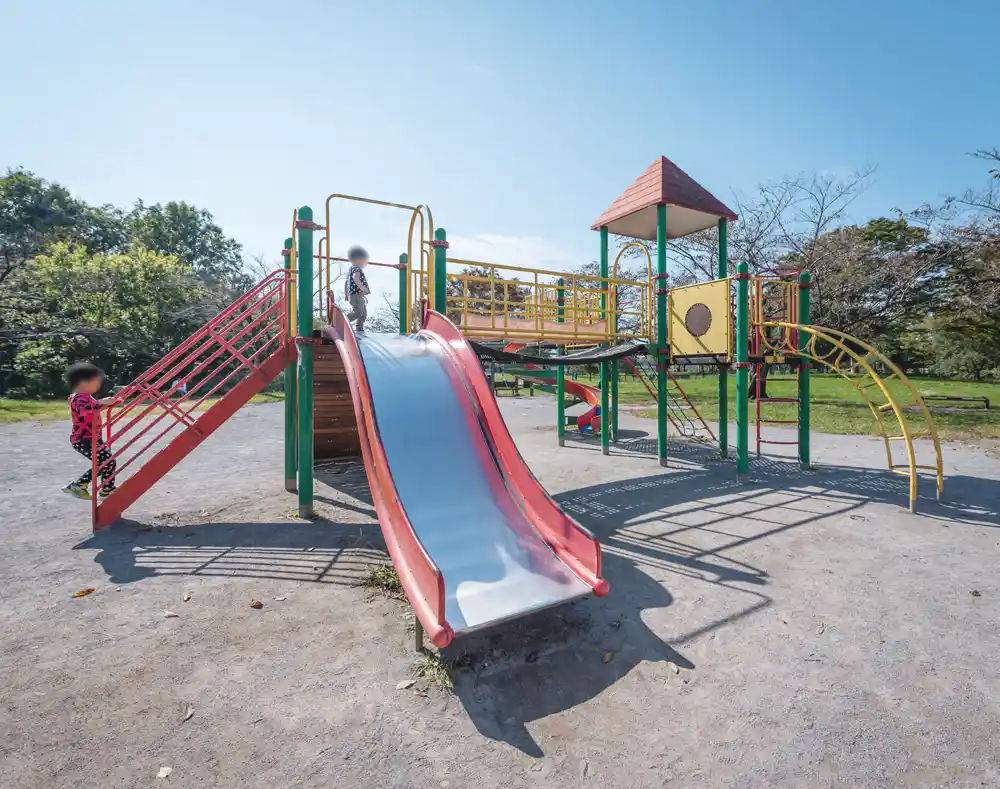 水元公園の雑木の丘エリアにあるコンビネーション遊具