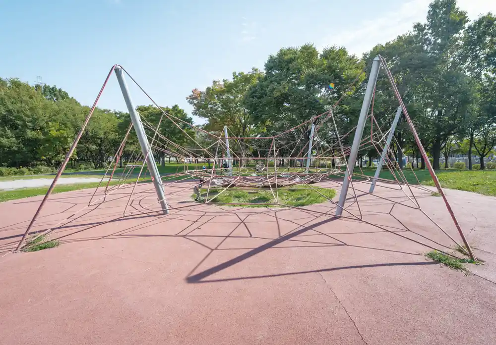 水元公園の雑木の丘エリアにあるロープジャングルジム