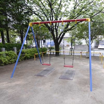 ブランコ（六木中央公園）