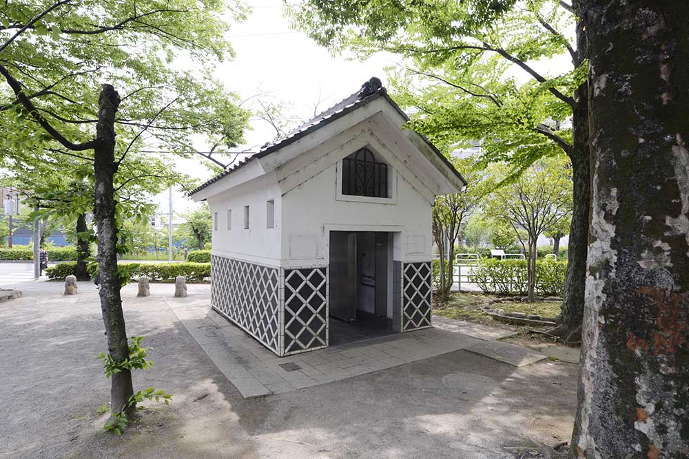 トイレ（六木中央公園）