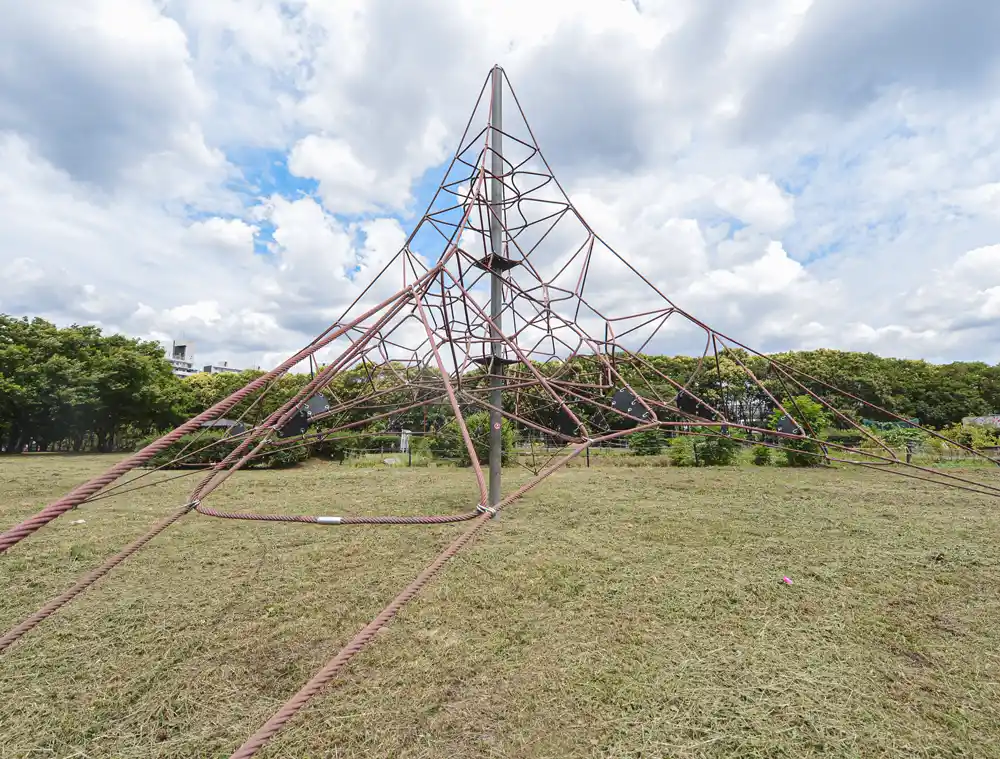 nakagawaA-playground-equipment-2 中川公園A地区にあるロープジャングルジム(ザイルクライミング)