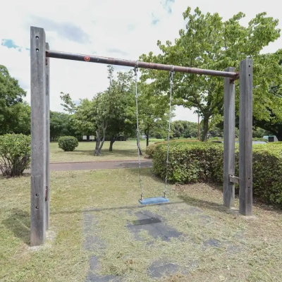 中川公園A地区にあるブランコ