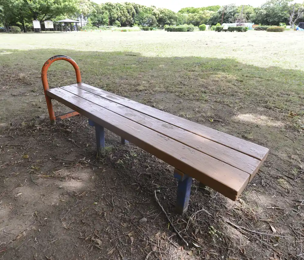 中川公園A地区の腹筋ベンチ