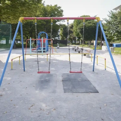 葛飾区中道公園にあるブランコ