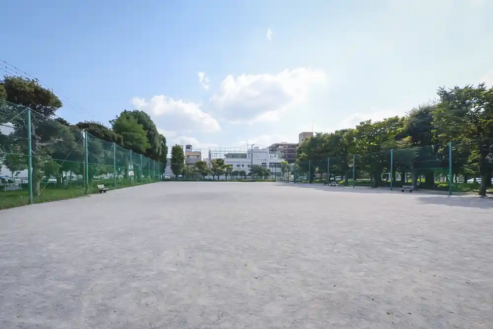 葛飾区中道公園にあるグラウンド
