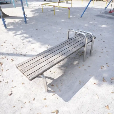 葛飾区中道公園にある腹筋ベンチ