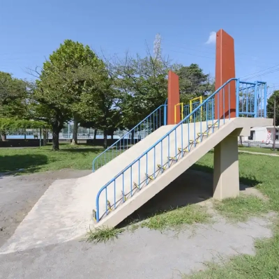 西新井みどり公園の大きな滑り台