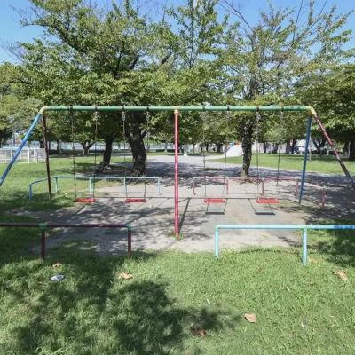 西新井みどり公園のブランコ