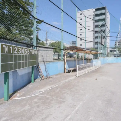 西新井みどり公園のグラウンドにある野球設備