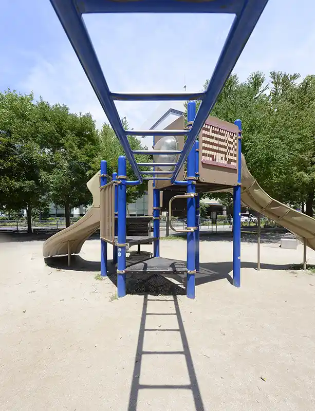 コンビネーション遊具のうんてい（西新井さかえ公園）