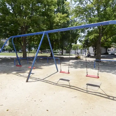 ブランコ（西新井さかえ公園）