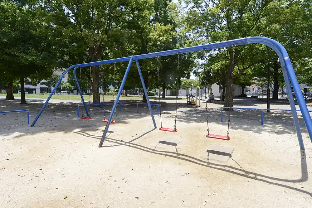 ブランコ（西新井さかえ公園）