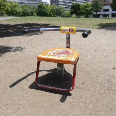 腰回しイス（西新井さかえ公園）