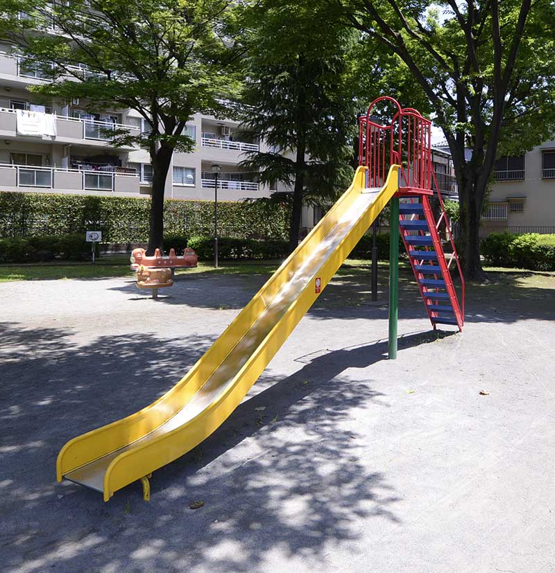 滑り台（西保木間公園）