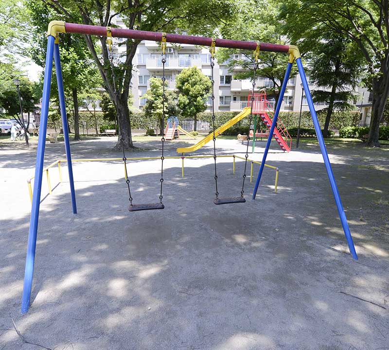 nishihokima-playground-equipment-5 ブランコ(西保木間公園)
