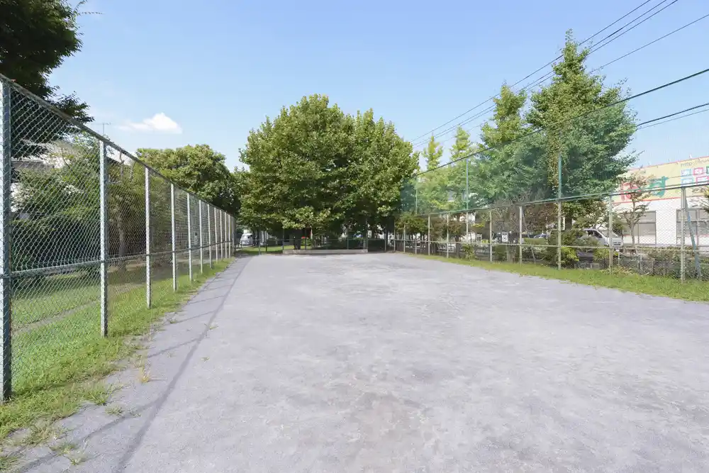 西中第一公園のボール遊びコーナー