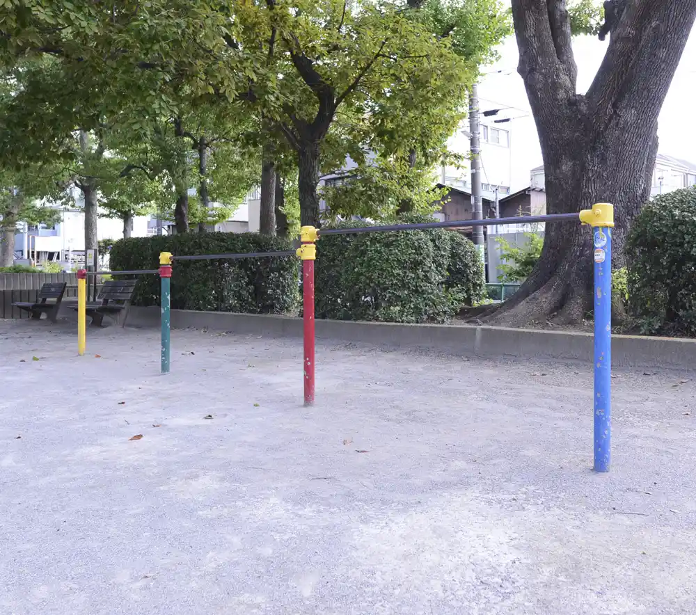 西中第二公園の鉄棒