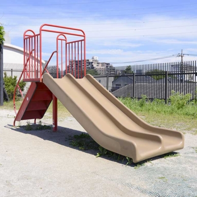 幼児用滑り台（中央本町三丁目のびのび広場）