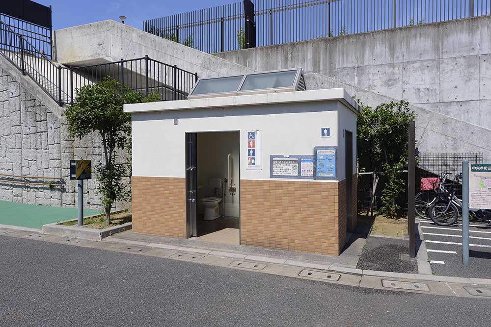 トイレ（中央本町三丁目のびのび広場）