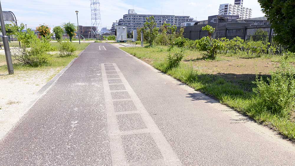 ラダーウォーク（中央本町三丁目のびのび広場）