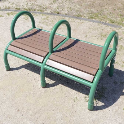 あんばベンチ（中央本町三丁目のびのび広場）r