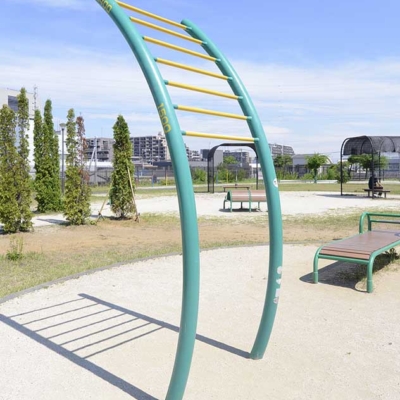 ぶら下がり健康器具（中央本町三丁目のびのび広場）