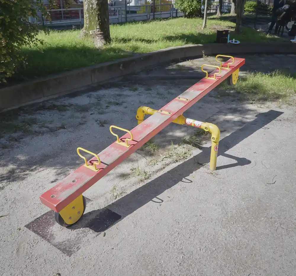 足立区立小台公園にあるシーソー