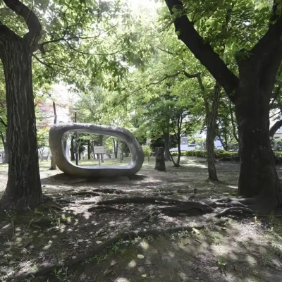 オブジェと緑地（大谷田公園）