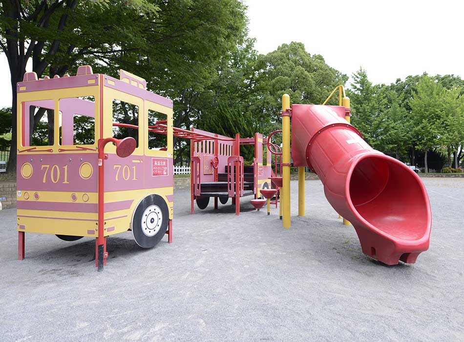 ooyatam-square-4 消防車の遊具(大谷田南公園)