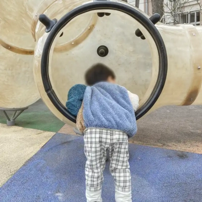 大谷田南公園にあるチューブ型遊具