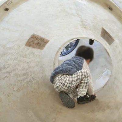 大谷田南公園にあるチューブ型遊具