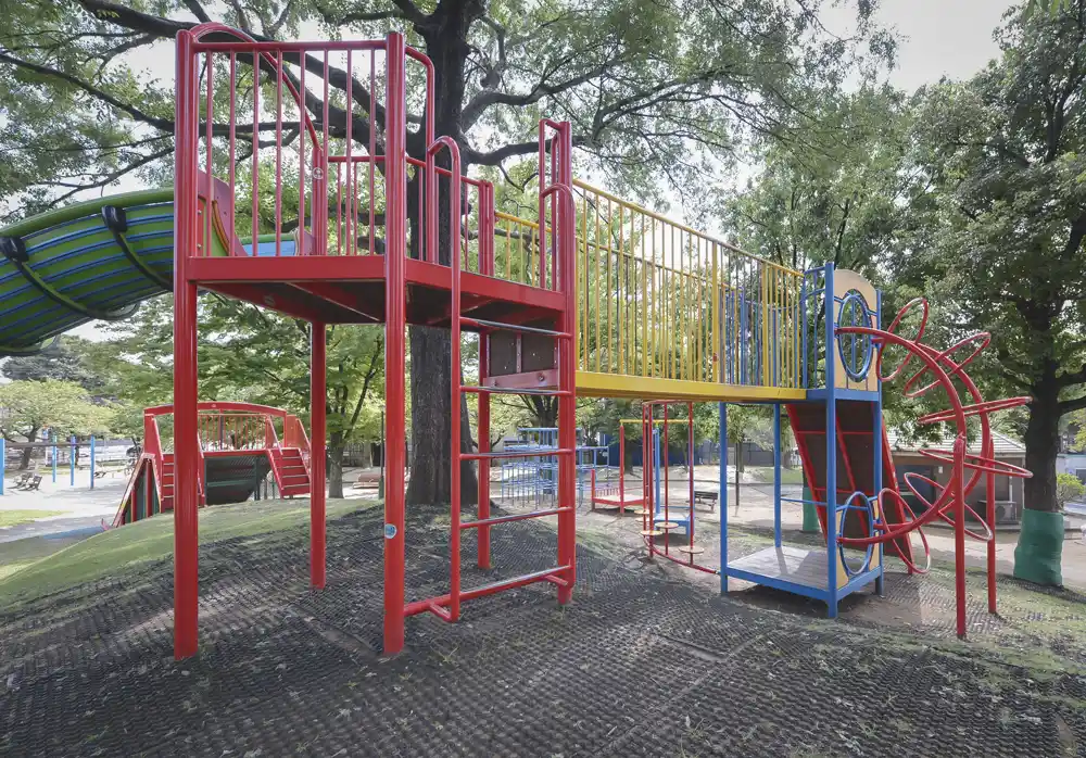 押部公園の複合アスレチック