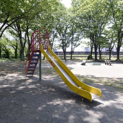 滑り台（尾竹橋公園）