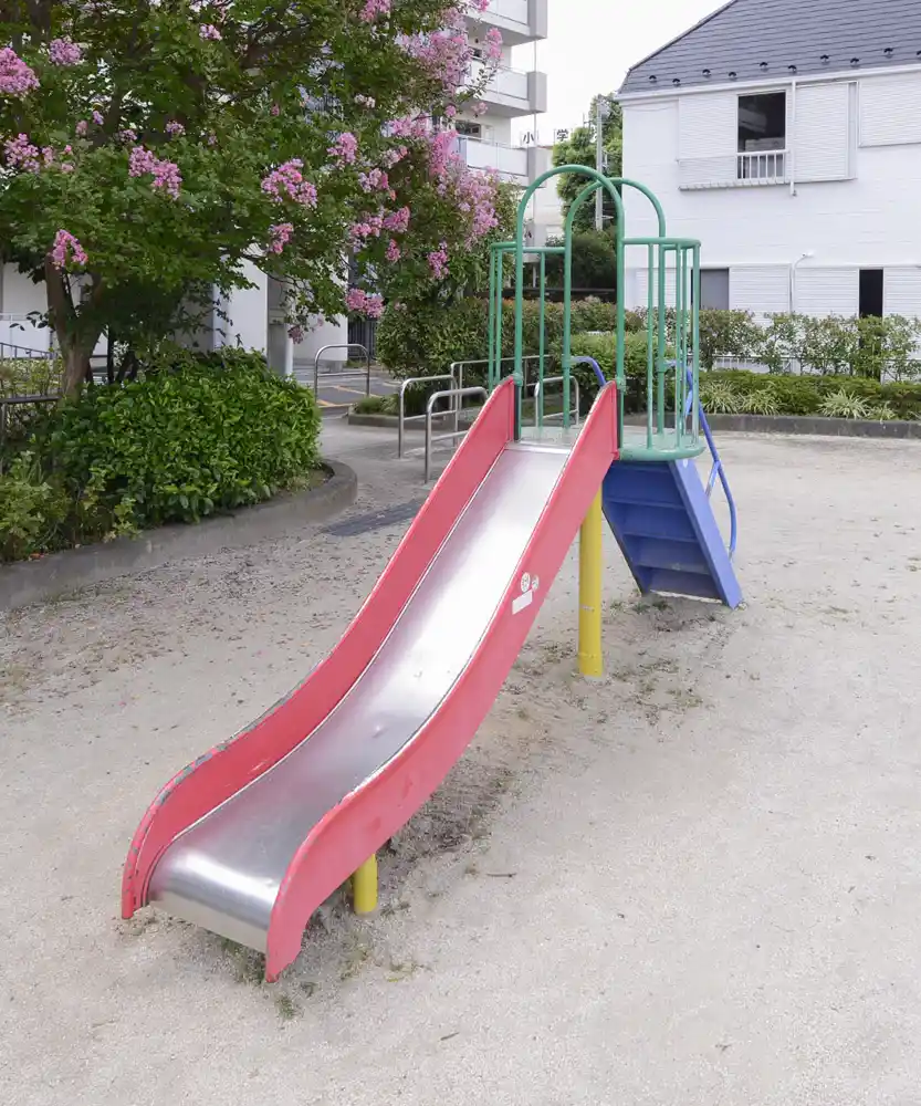 ougiityoume-playground-equipment-1 扇一丁目のびのび児童遊園の滑り台